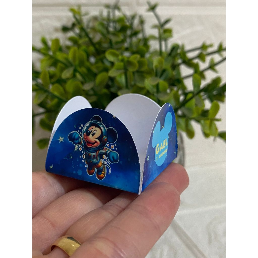 Forminha de doce brigadeiro Personalizada 40 a 120 Mickey Astronauta - 4 pétalas - Festa de aniversário - Lembrancinha