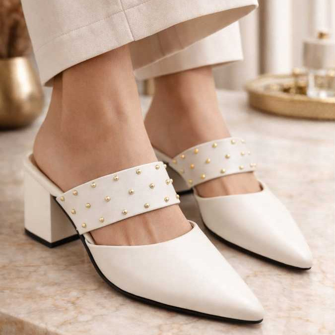 Mule Scarpin Feminino Modelo Carolina com spike  Salto Bloco Tamanco Bico Fino