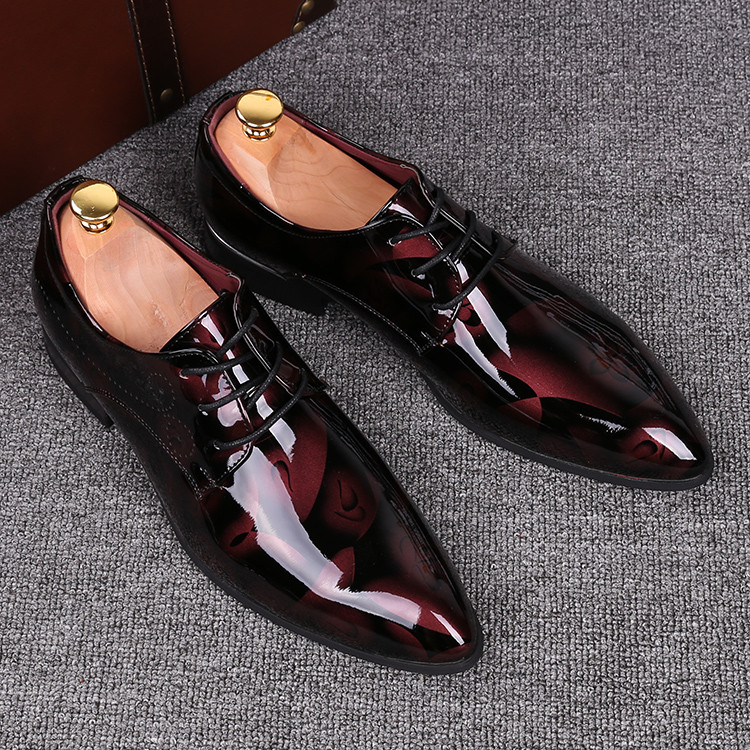 Homens britânicos apontou Toe sapatos masculinos versão coreana na moda sapatos de couro brilhante juventude respirável 