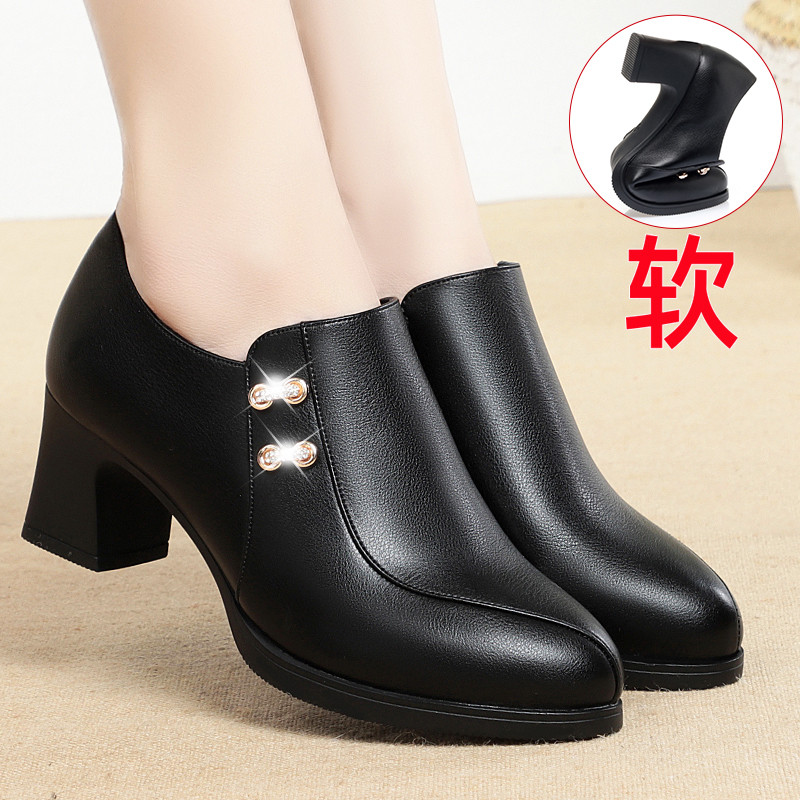 Mãe sapatos de sola macia feminino confortável primavera sapatos 2023 novos sapatos femininos de meia-idade de salto méd