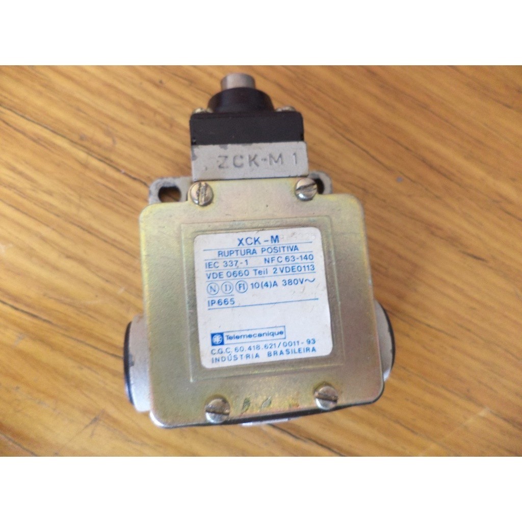 Chave Fim De Curso Xck-m1 Telemecanique 380vac 10amp