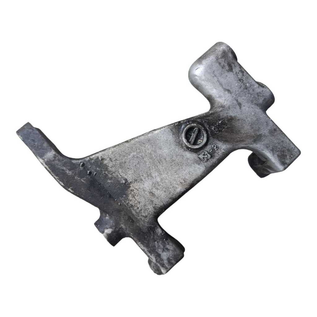 Suporte bomba injetora Mitsubishi Pajero Full 3.2 2001 a 06  Pajero -