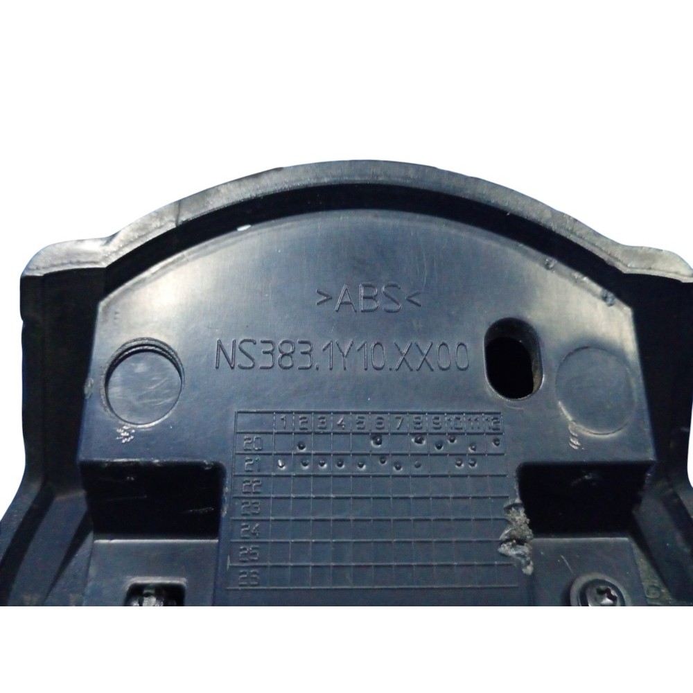 Emblema Tampa Traseira Nissan Kicks 2022 1.6 4cc Preta
