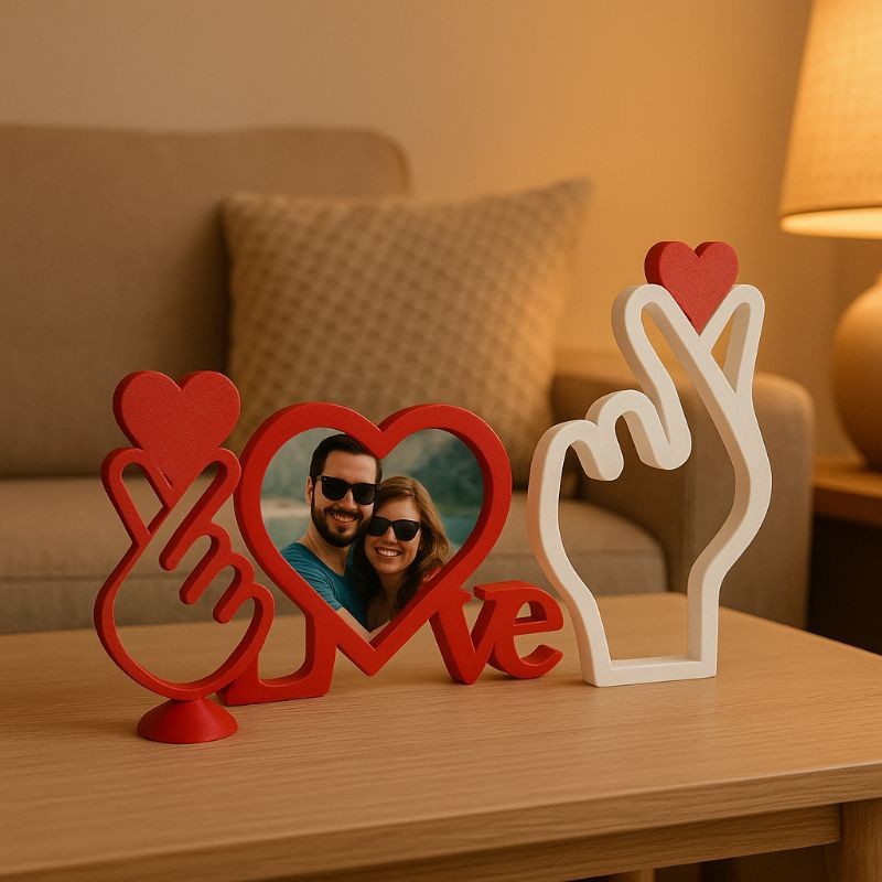 Kit 3  Peças Decoração Romântica em Impressão 3D  –  Porta-Retrato  "Love"  +  Mão Coração Coreano 2