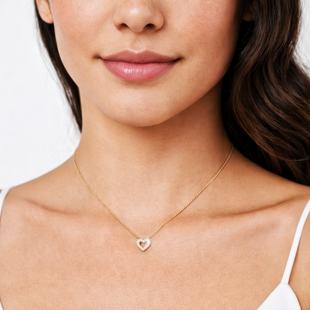 Colar Feminino Mini Coração Pavê de Pedras 18K Banho de Ouro e Prata 925 Banho