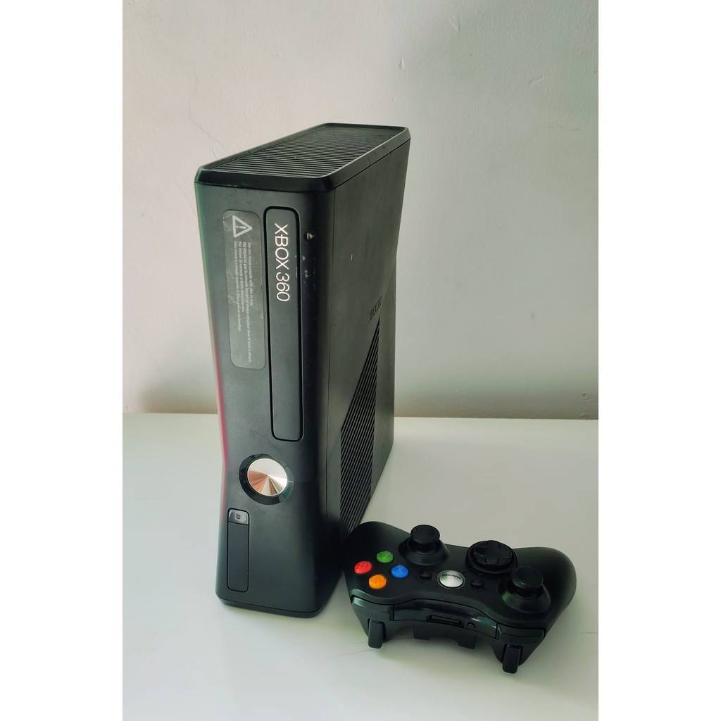 SUPER OFERTA Xbox 360  Slim 240GB Sistema Aurora 01 Contole s/ fio preto + Jogos Item Usado