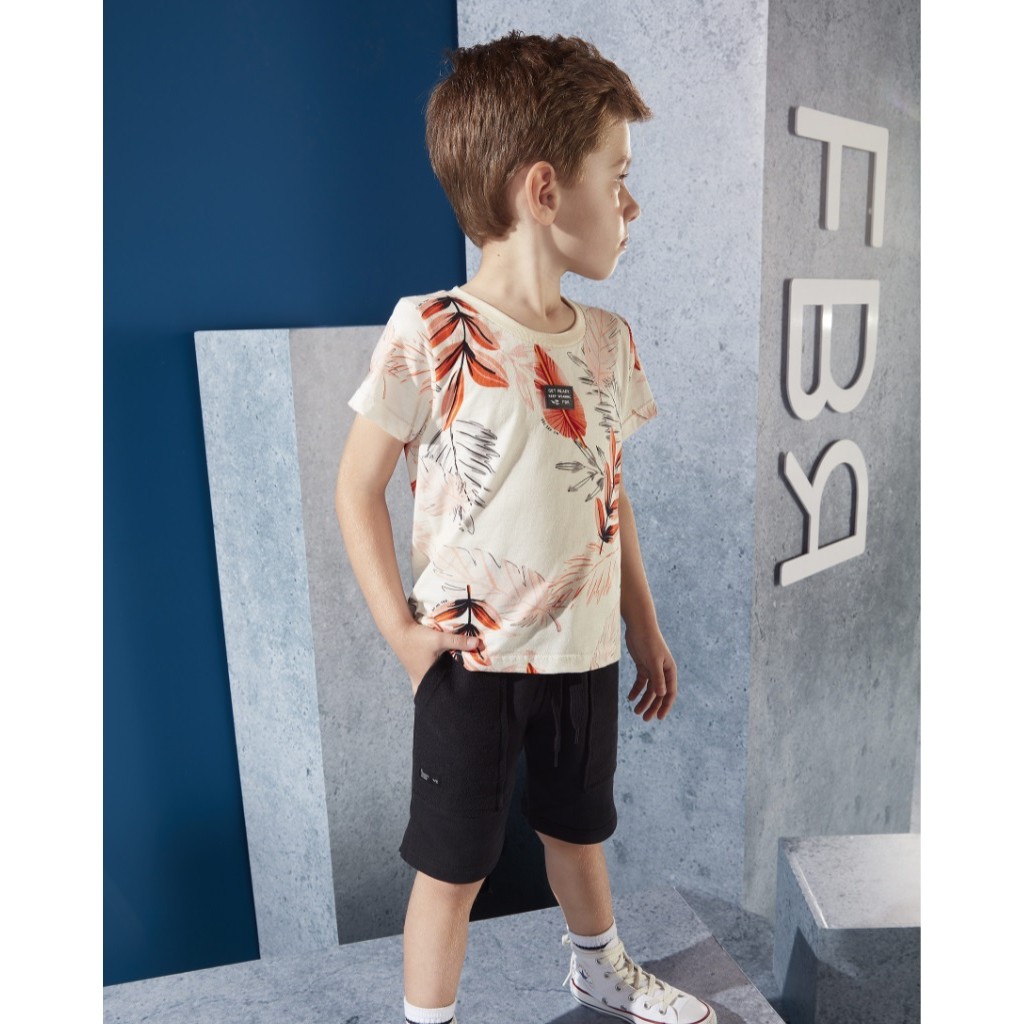 CONJUNTO CAMISETA ESTAMPADA COM BERMUDA DE MOLETOM