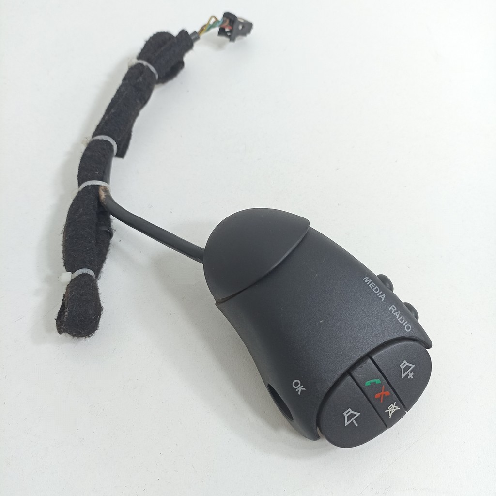 Controle Comando Som Satélite Renault Clio Sandero Logan