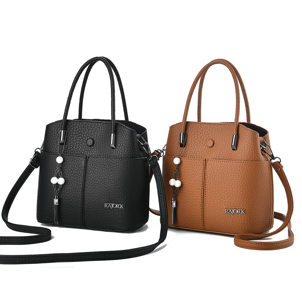 Bolsa transversal feminina em couro genuíno de alta qualidade, com alça de ombro ajustável e um elegante pingente. em Oferta na Shopee