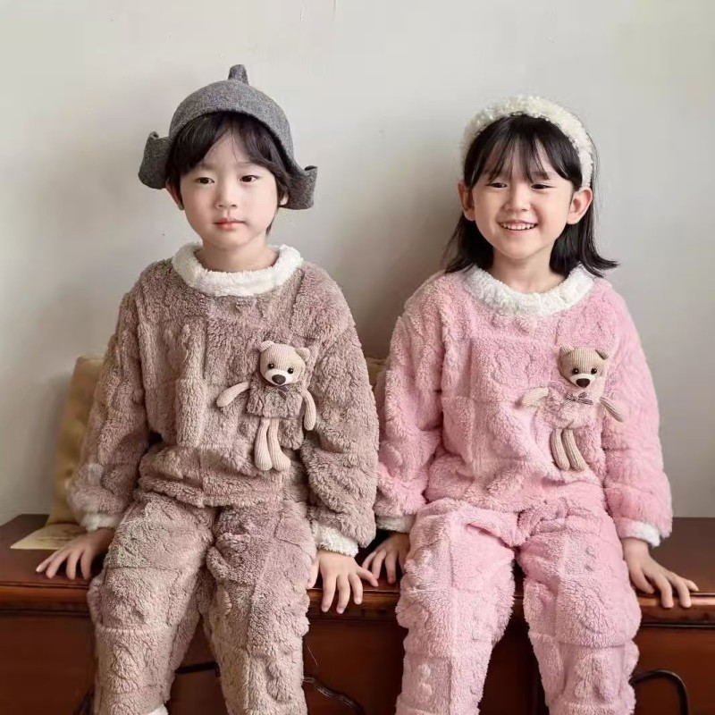 Imagem Conjunto de pijamas infantis 2025 inverno novo estilo Coral velo Loungewear meninos meninas bonito confortável quente te