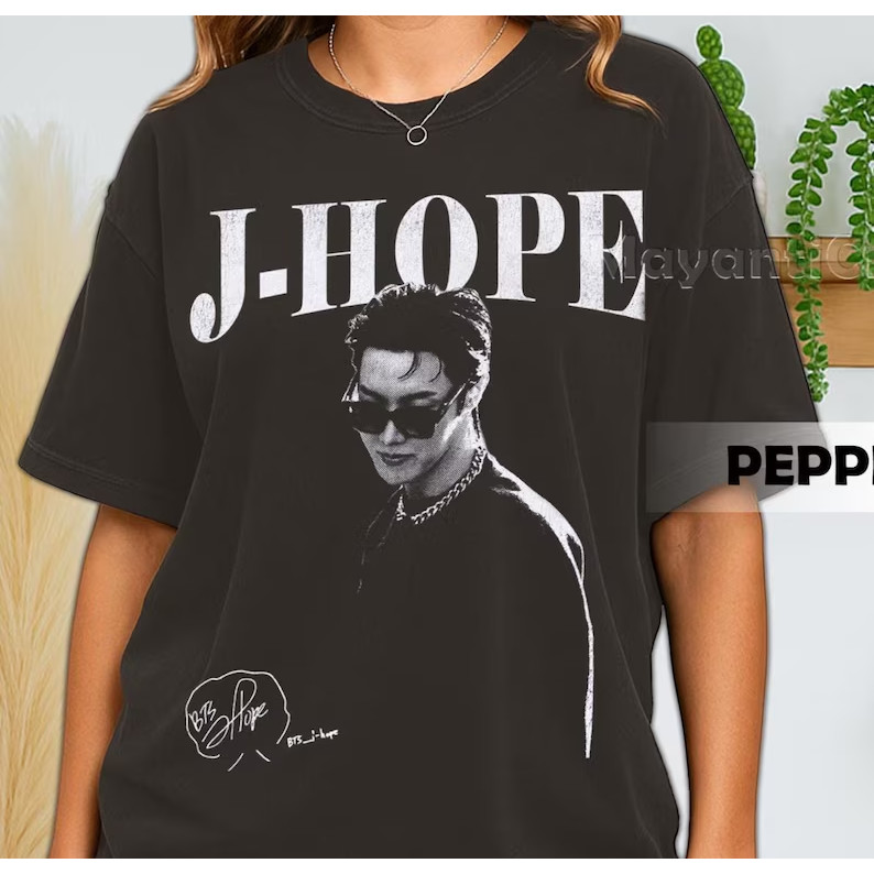 Camiseta Unissex Oversized Plus Size Feminina Masculina Estampa J-Hope BTS Kpop Foto Autógrafo |  Streetwear Vintage