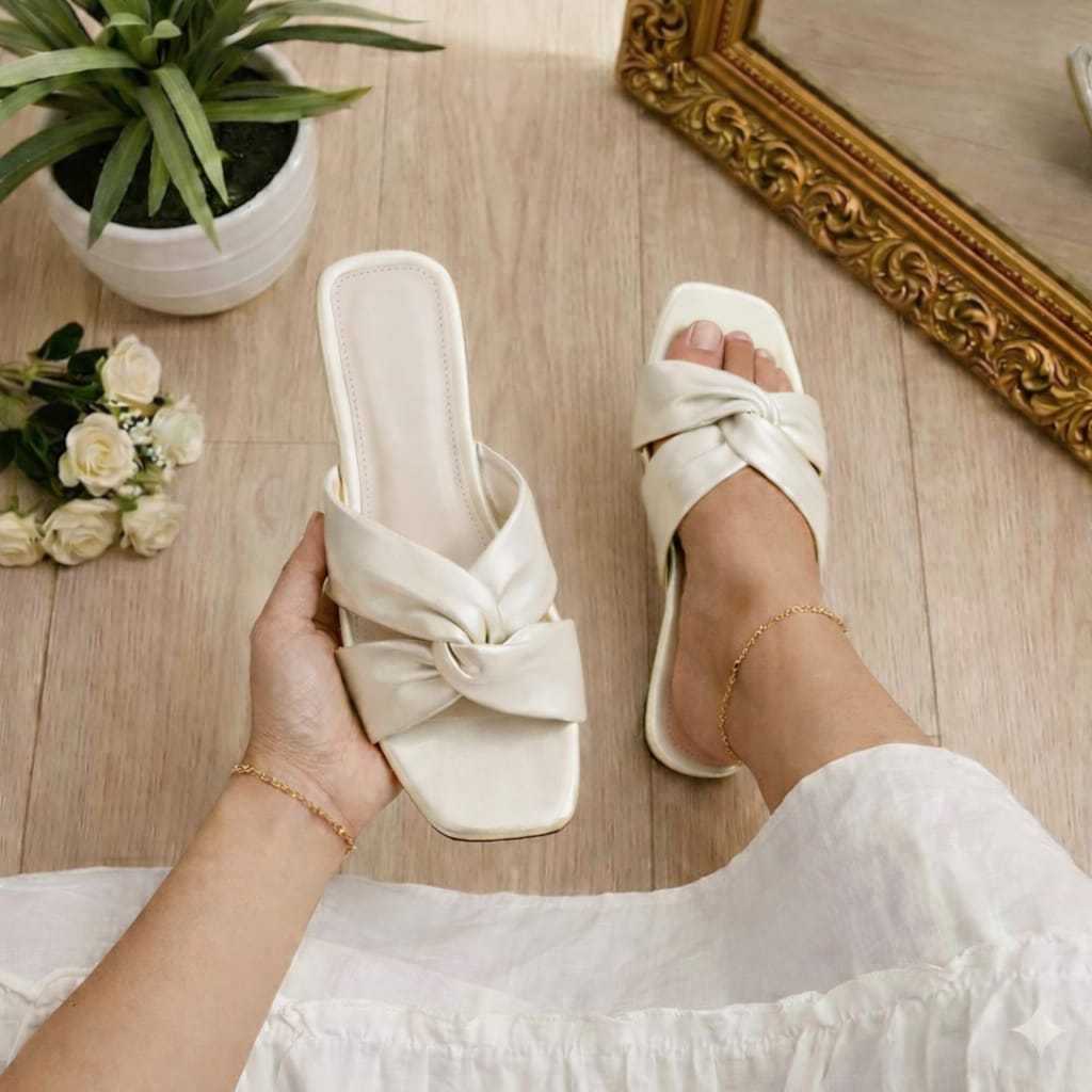 Rasteirinha Feminina Chinelo Confortável Luxo Off Elegante Sapato Feminino Rasteira Bico Quadrado