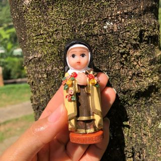 Imagem Santa Terezinha infantil resina 7cm em Oferta na Shopee