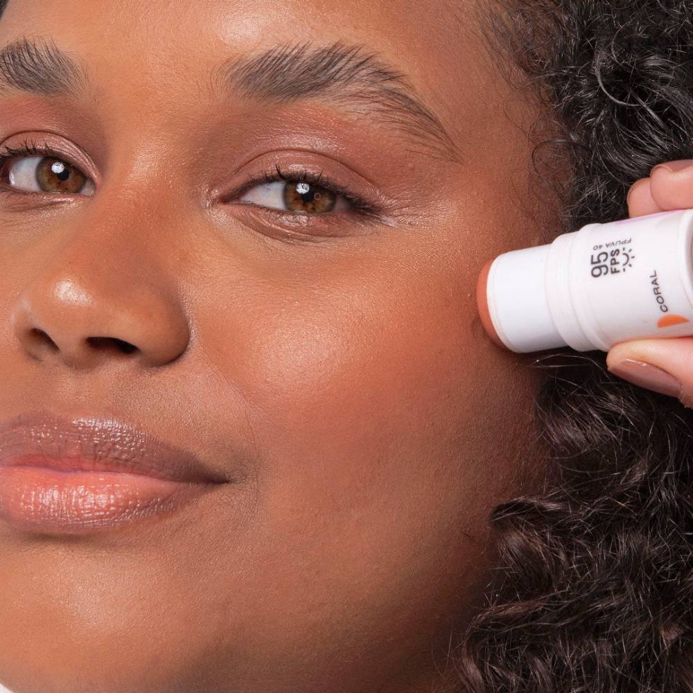 Detalhes do Bastão Ollie 3 em 1 Blush, Batom e Sombra FPS 95 Coral com 4,5g