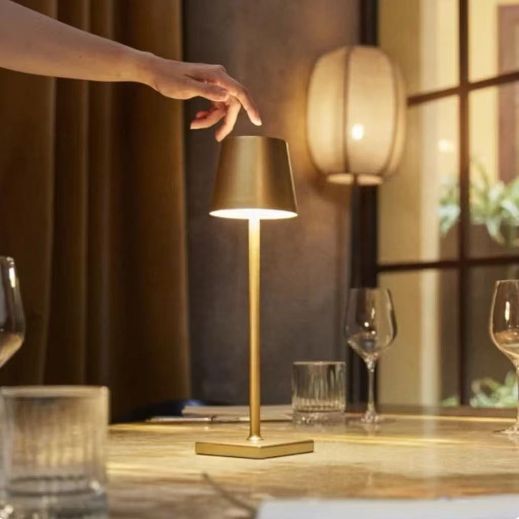 Luminária Abajur Mesa Led Touch Dimerizável Sem Fio Recarregável Dourado (Lj Smile) em Oferta na Shopee