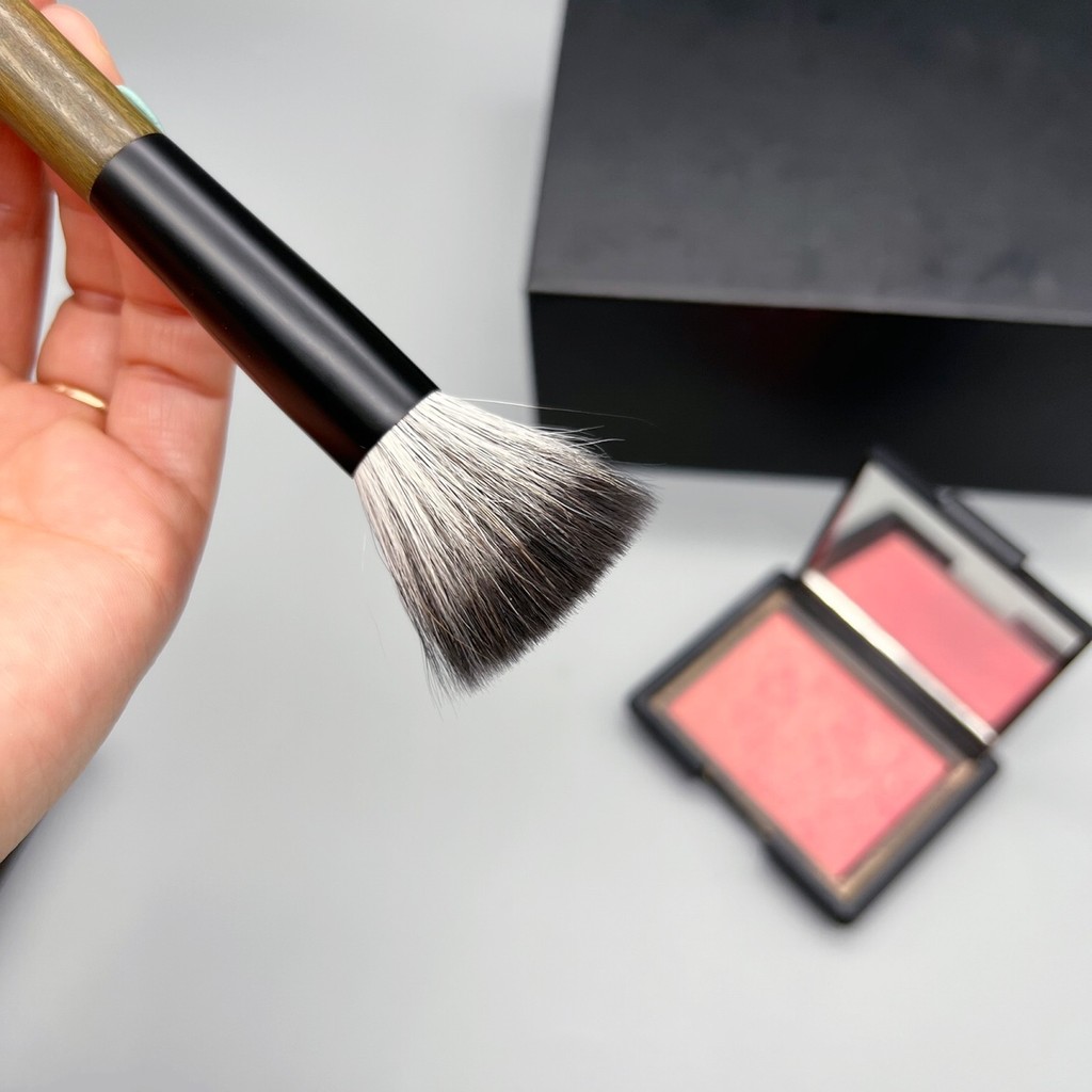 Pincel colorido de pontos de teto!Blush pincel iluminador pincel de maquiagem parcial preto lã de raposa misturada ferra