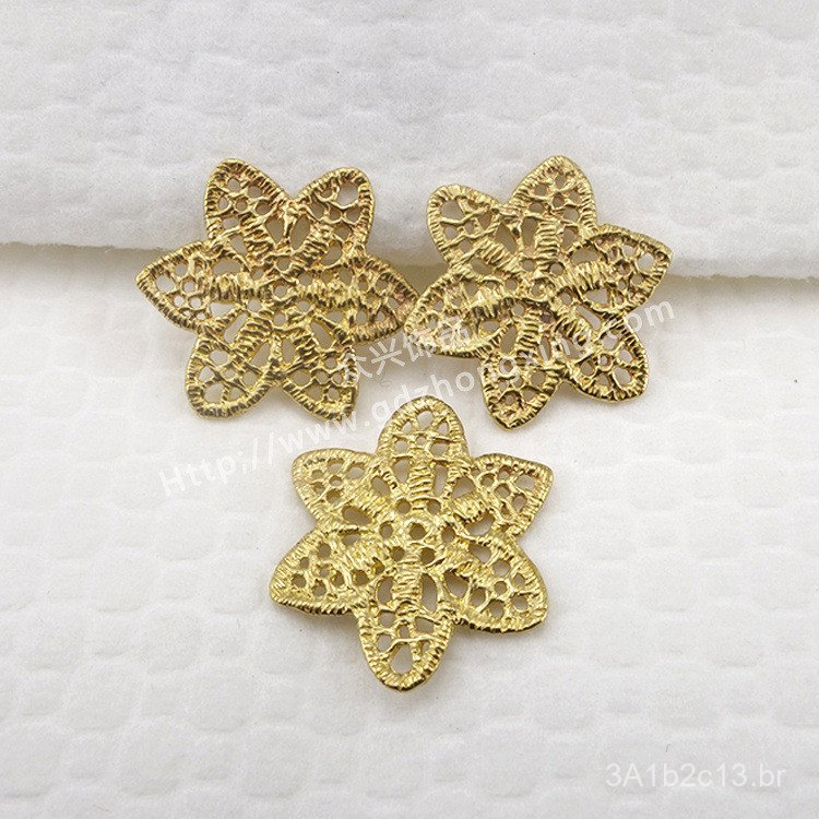 Venda direta do fabricante: acessórios de hardware DIY, pingentes hexagonais de renda vazada, atacado de roupas.