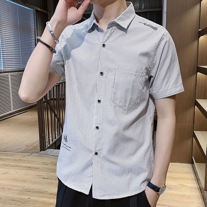 Bonito camisa de manga curta masculina versão coreana na moda magro-ajuste camisa verão novo estilo masculino listrado r