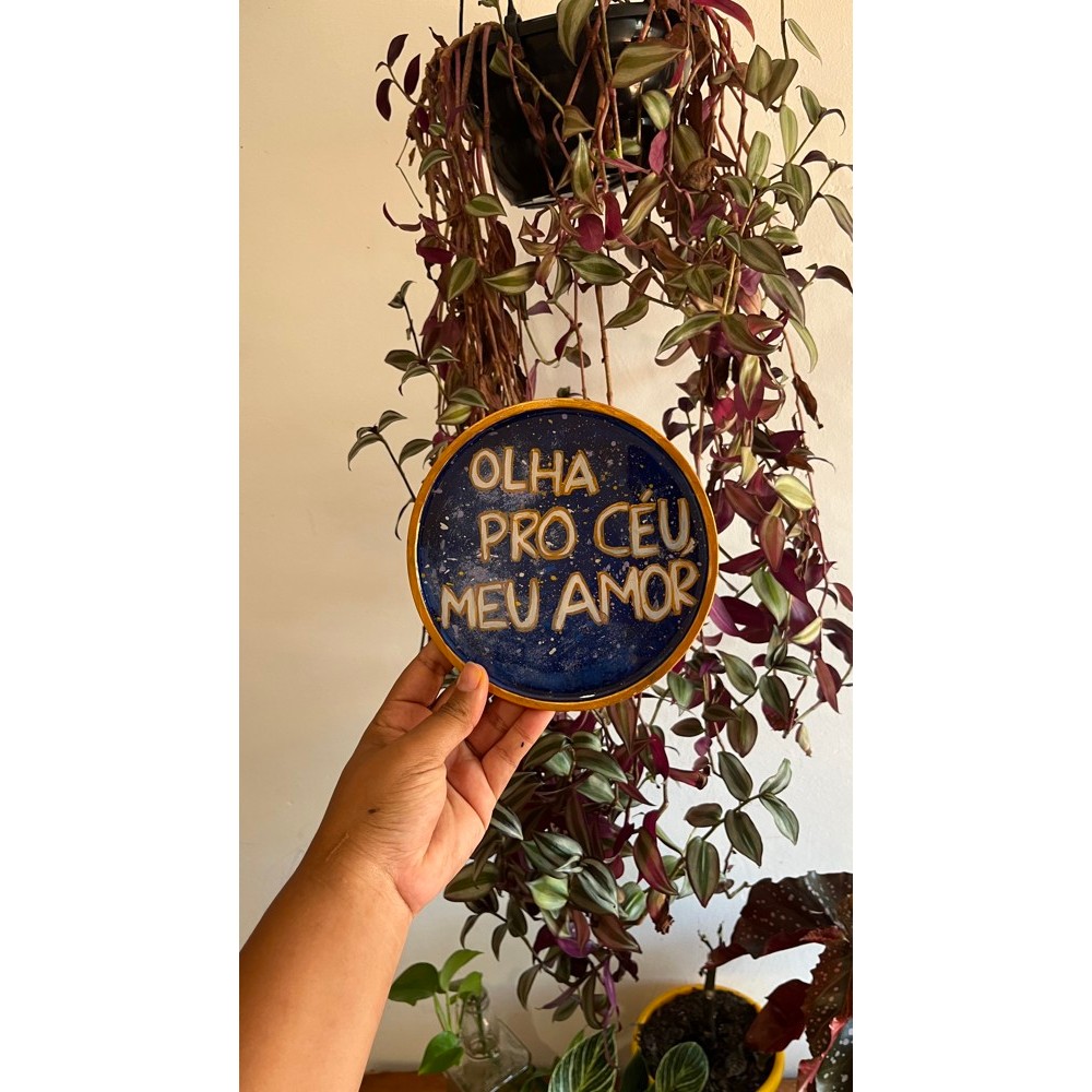 Quadrinho Redondo Decorativo "Olha Pro Céu Meu Amor" - Arte Artesanal feita a mão para Parede (16x16 cm) em Oferta na Shopee