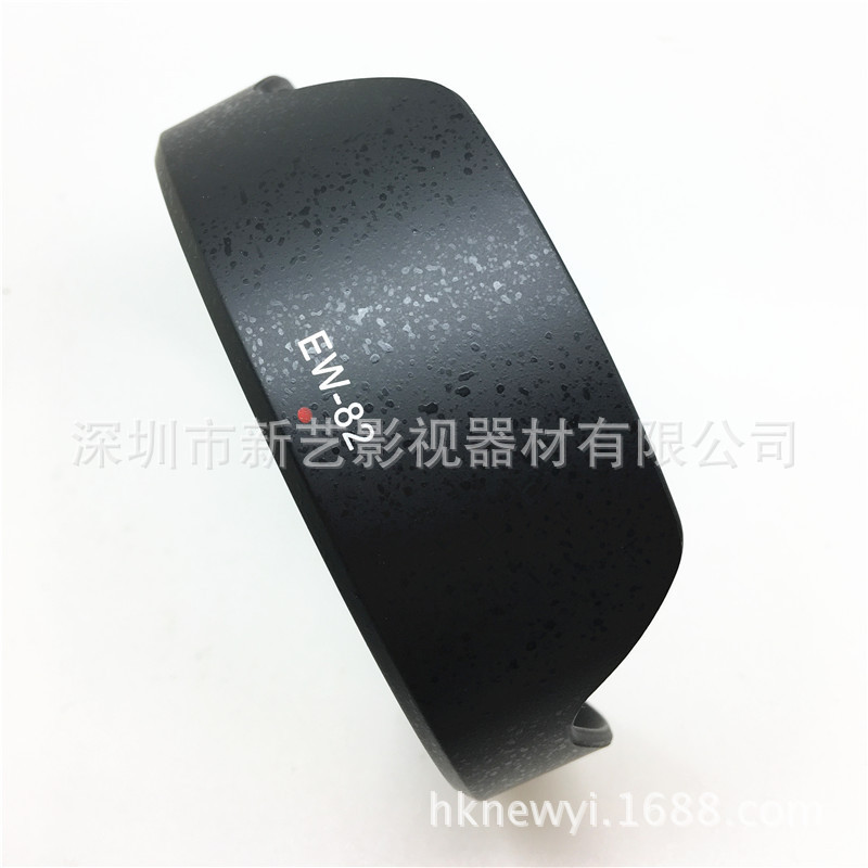   O para-sol EW-82 é adequado para a lente grande angular EF16-35mm f/4L IS USM.