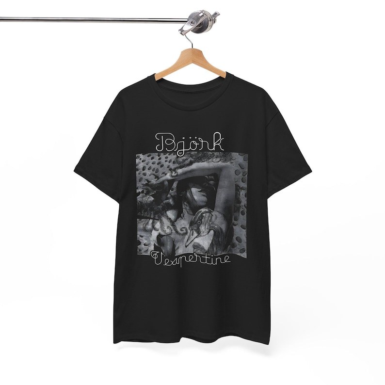 Music.Soul Camiseta Unissex Bjork Vespertine Swan Dress Art Pop Estampa Arte Confortavel Elegante Estilosa Moda Alter...