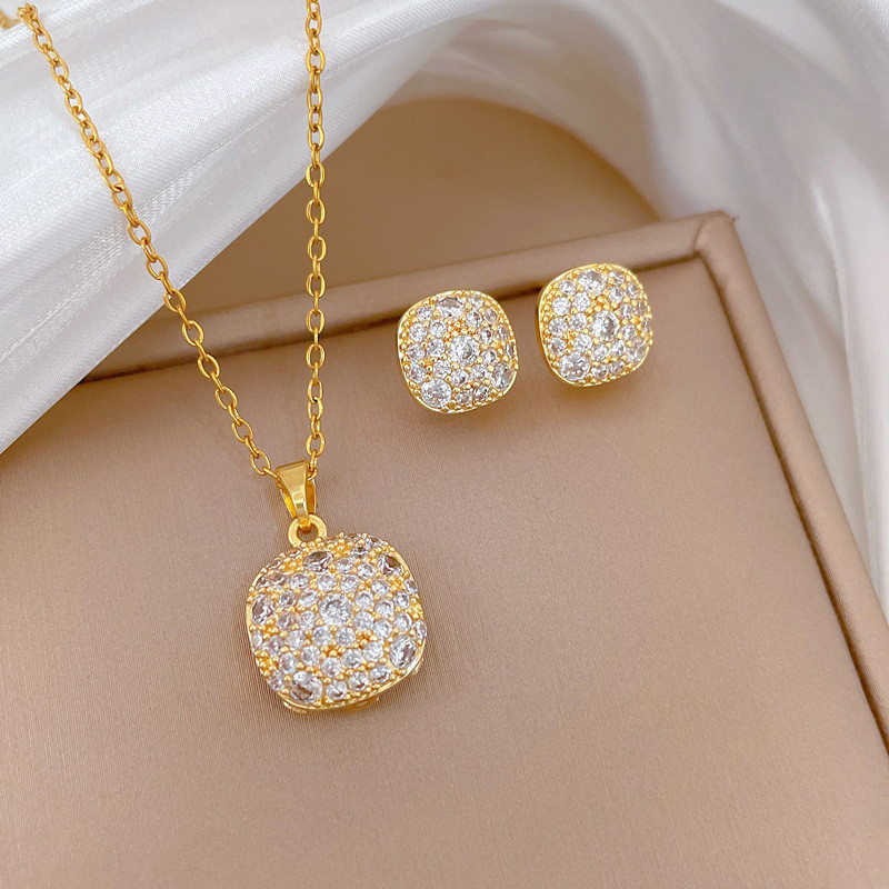 Conjunto de Joias Dourado em Aço Inoxidável - Pingente e Brincos Quadrados com Strass Brilhantes - Presente Luxuoso em Oferta na Shopee