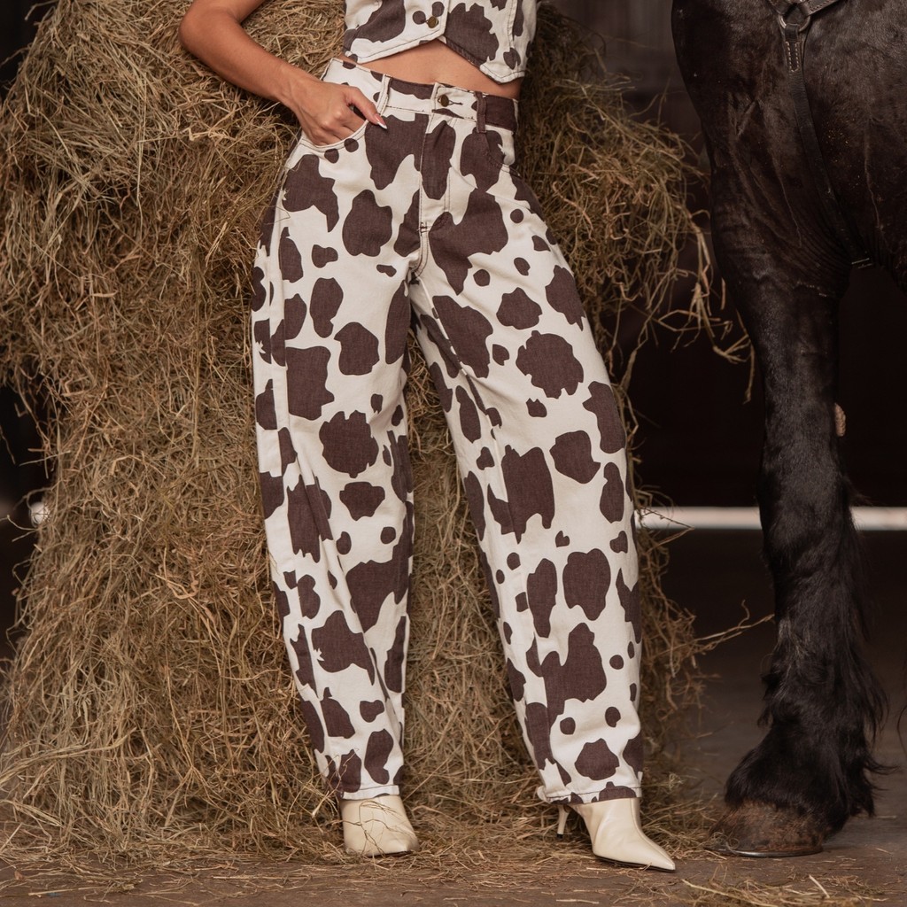 Calça Balloon Cow Print Cintura Alta Jeans Moda Estampa Vaca Barrel Feminina Rodeio Vaquejada Balão