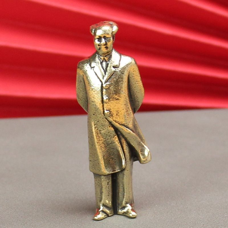 Cadeira de latão Vintage de bronze Escultura em bronze premium Grande retrato Carro Casa Enfeites de cobre puro Artesana