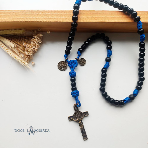 Terço de Paracord Linha Azul Medalha São Miguel e São Bento Conta Preto Acrílico