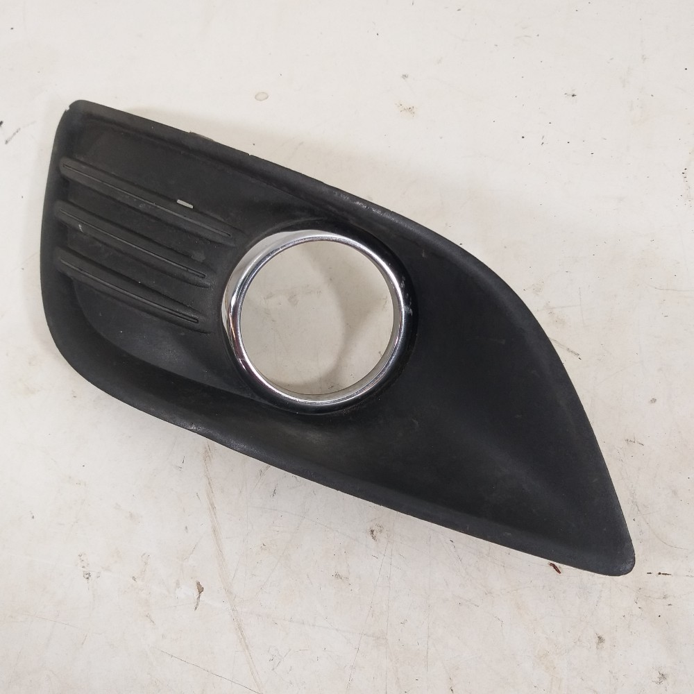 Moldura Farol De Milha Lado Esquerdo Ford Focus Sedan 2012 Preto Esquerdo