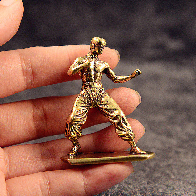 Latão sólido Bruce Lee Ornamentos Mini Boneca Kung Fu Chinesa Figura Retro Escultura de Bronze Decoração de Mesa Kung Fu
