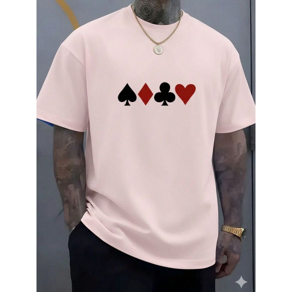 CAMISETA Masculina Estampa Símbolos Cartas Baralho Estilo Regular Manga Curta Estampada Malha 30.1 Algodão Verão