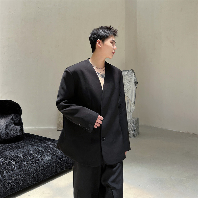 Bonito almofadas de ombro sem gola abstinência estilo com decote em V terno Design masculino sentido grande contorno for