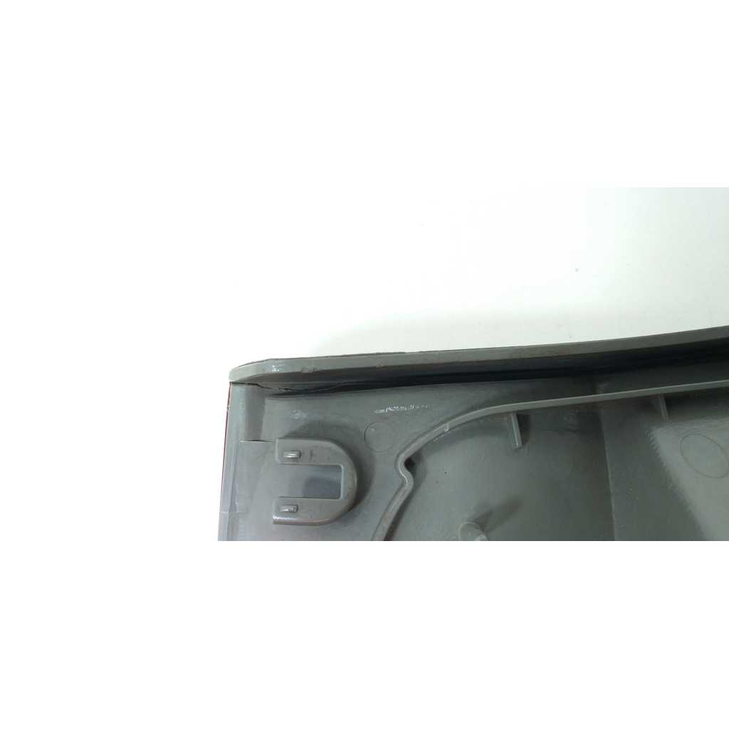 Lanterna Traseira Tampa Porta Mala Corolla 1998 Detalhe Direito Vermelho E Transparente