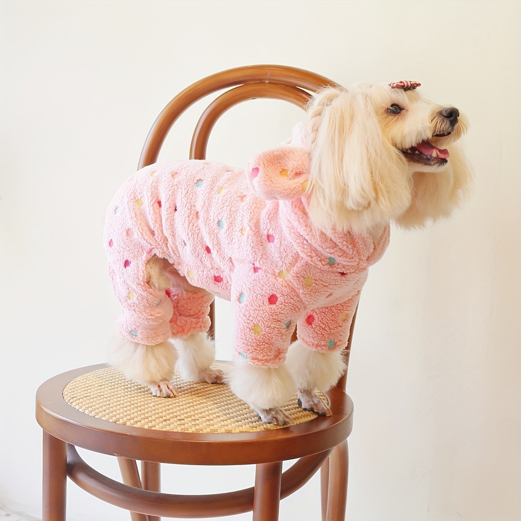 Um macacão de lã coral espessa com um design colorido de bolinhas, adequado para manter gatos e cães de estimação aqueci