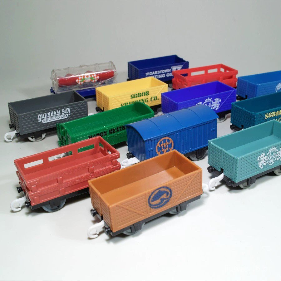 Frete Grátis em Pedidos Acima de 50 Yuan Trem Elétrico Thomas com Carroças em Forma de Cúpula etc.