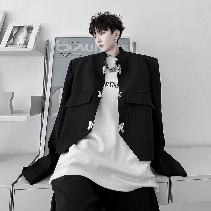 Soprador escuro bonito nicho High-End ombro curto acolchoado terno jaqueta masculina borboleta botão Design terno estili