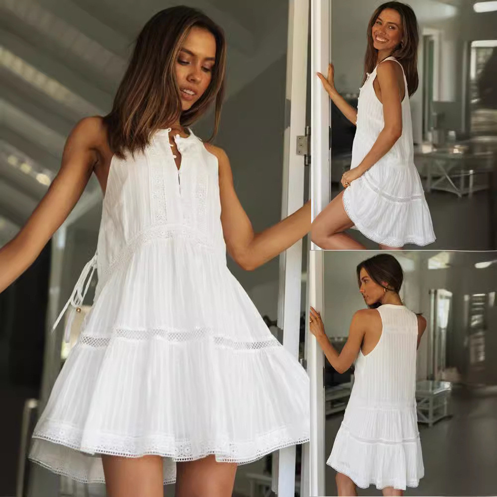 Exclusivo para mulheres: vestido curto de festa com acabamento em renda, gola alta, botões e barra larga.
