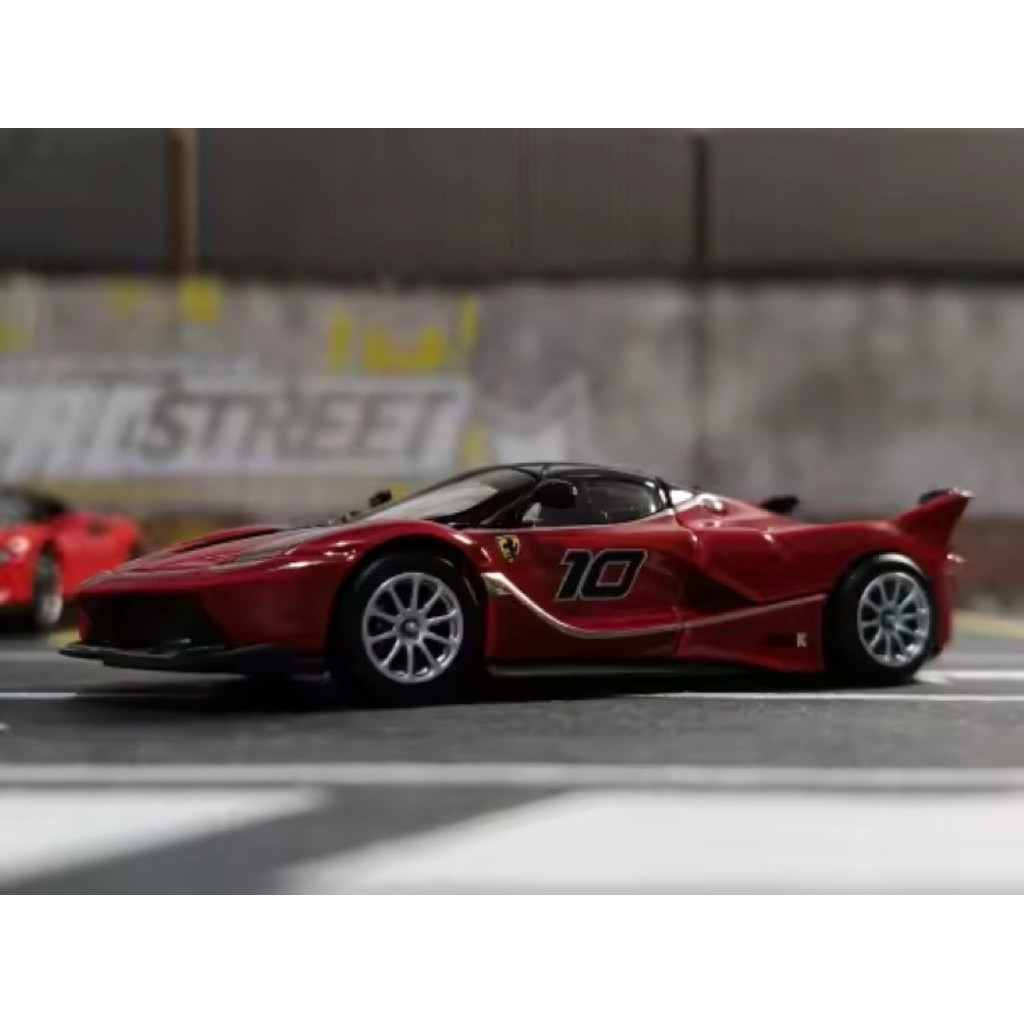 Miniatura Carro 1:64 Ferrari FXX K Vermelha Bburago