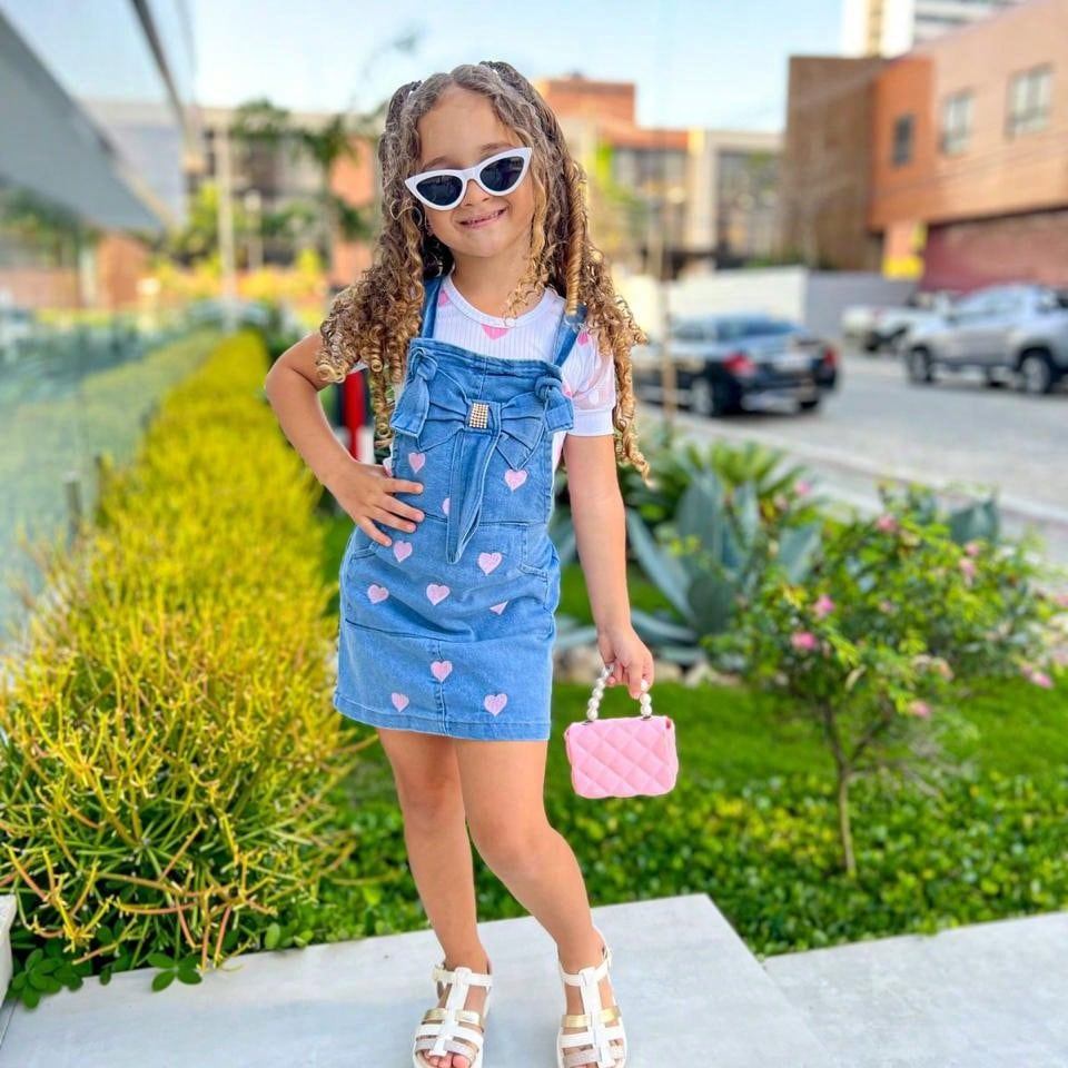 Conjunto Infantil Menina com Blusinha e Jardineira Jeans Charmosa em Oferta na Shopee