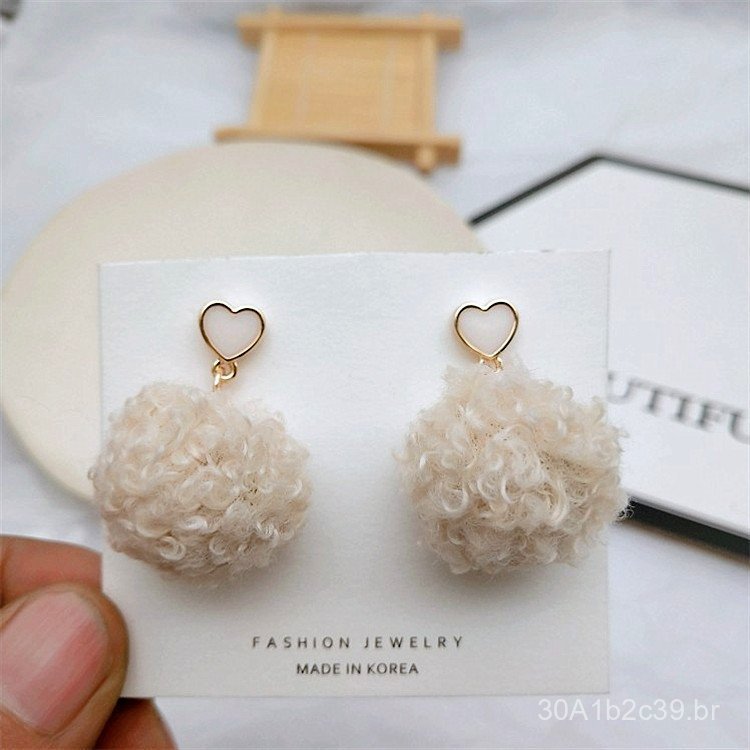 Brincos de prata S925 para mulheres, brincos de pressão em formato de coração simples e elegantes, brincos de pom-pom da
