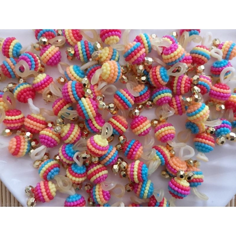 25 PÉROLAS AMORINHAS COLORIDA BRILHO JOIA PET LACINHOS PENTEADOS  LAÇOS PET BANHO A TOSA E PET SHOP.