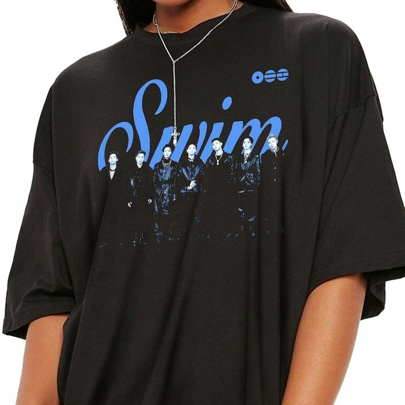 「Cute Girl」Camiseta Unissex BTS Bangtan 2026 Tour Estampa Exclusiva Confortável Moderna Estilosa Moda Casual