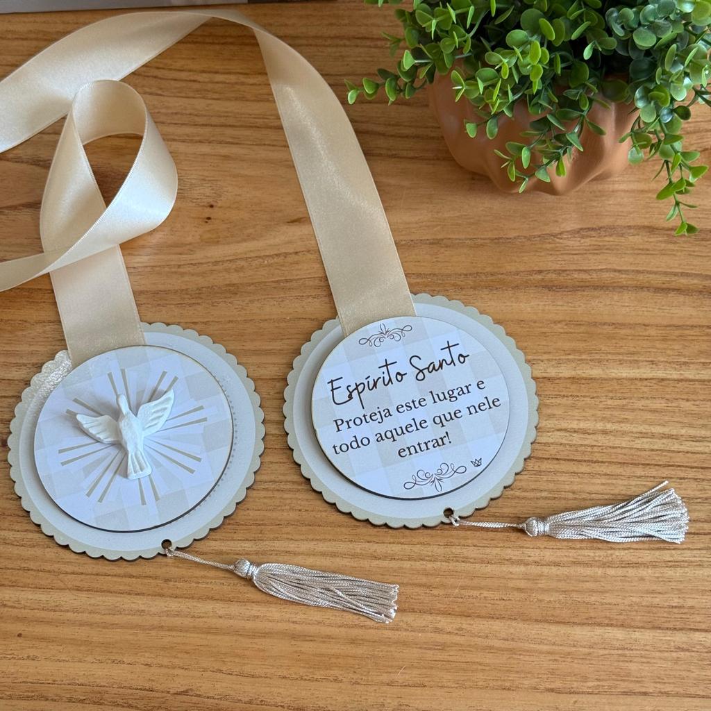 Escapulário de Porta Espírito Santo – MDF com Resina e Tassel - 120cm