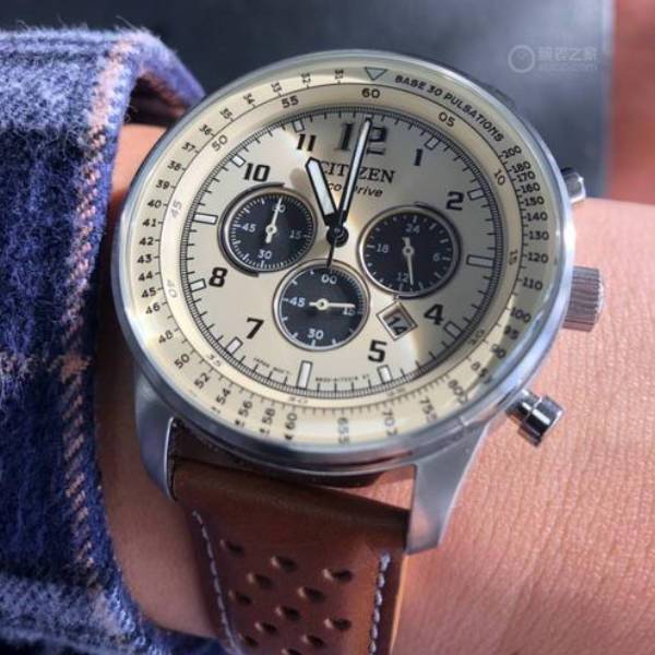 Relógio cronógrafo masculino Citizen Eco-Drive de três mostradores e seis ponteiros, esportivo, multifuncional, com cale