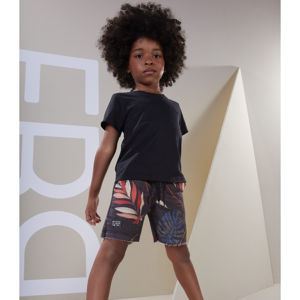 CONJUNTO CAMISETA COM BERMUDA DE MOLETOM ESTAMPADA