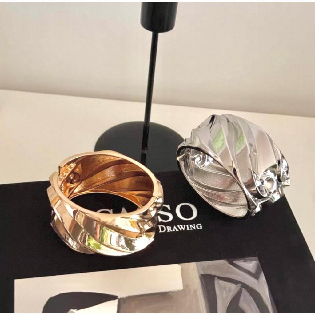 Bracelete Feminino em Aço Inoxidável Dourado ou Prata – Estruturado, Antialérgico e Moderno