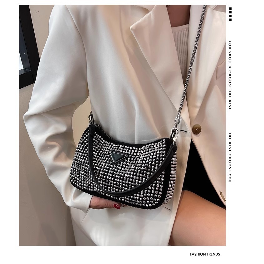 Bolsa Feminina Pequena Transversal Alça de Corrente Prata Brilho Cristais Strass
