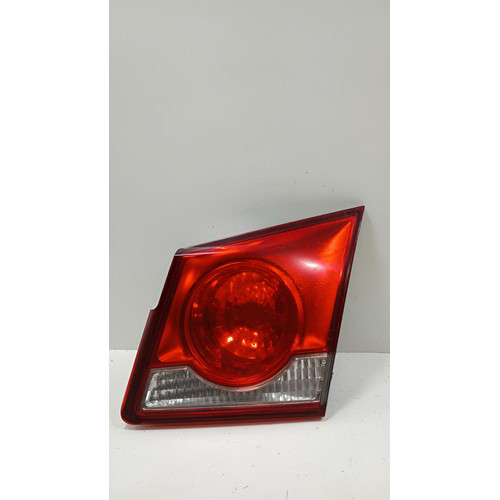 Lanterna Tampa Traseira Drt Chevrolet Cruze Lt 1.8 2013 Direito/passageiro Vermelho