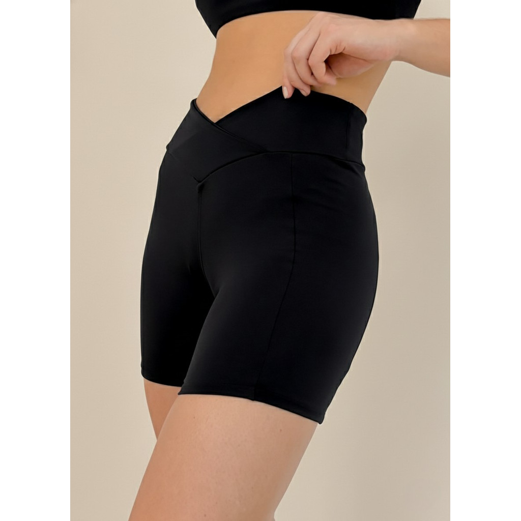 Shorts fitness feminina cós transpassado Zero transparência Poliamida premium, compressão na medida, linhas modeladora